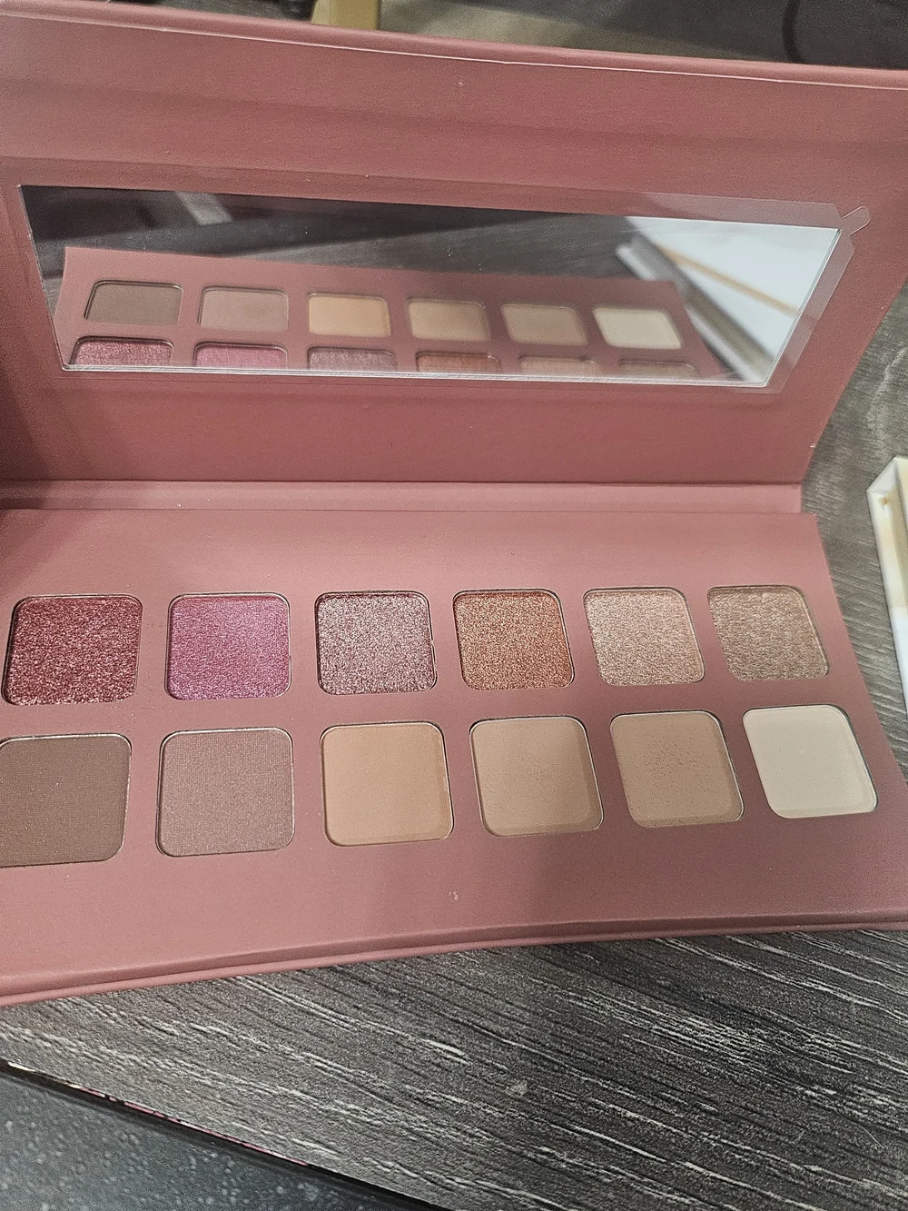 Eye Shadow Palette And Highlighter Palette